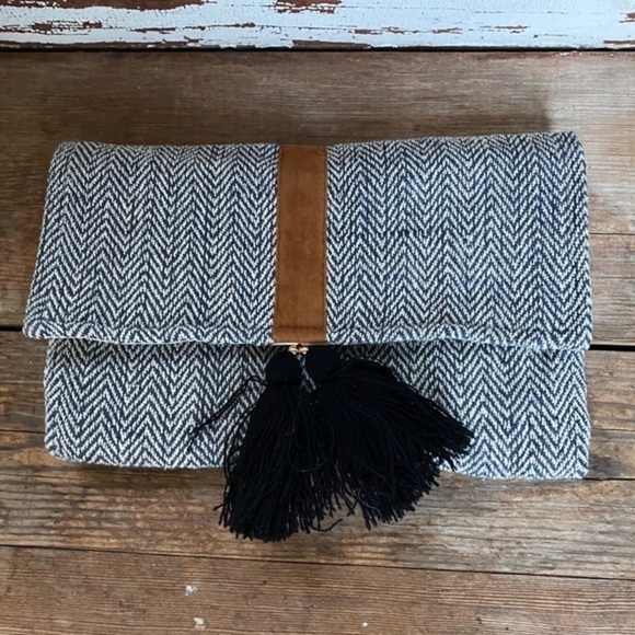 The Royal Standard Tassel Jute Clutch - Picture 6 of 6